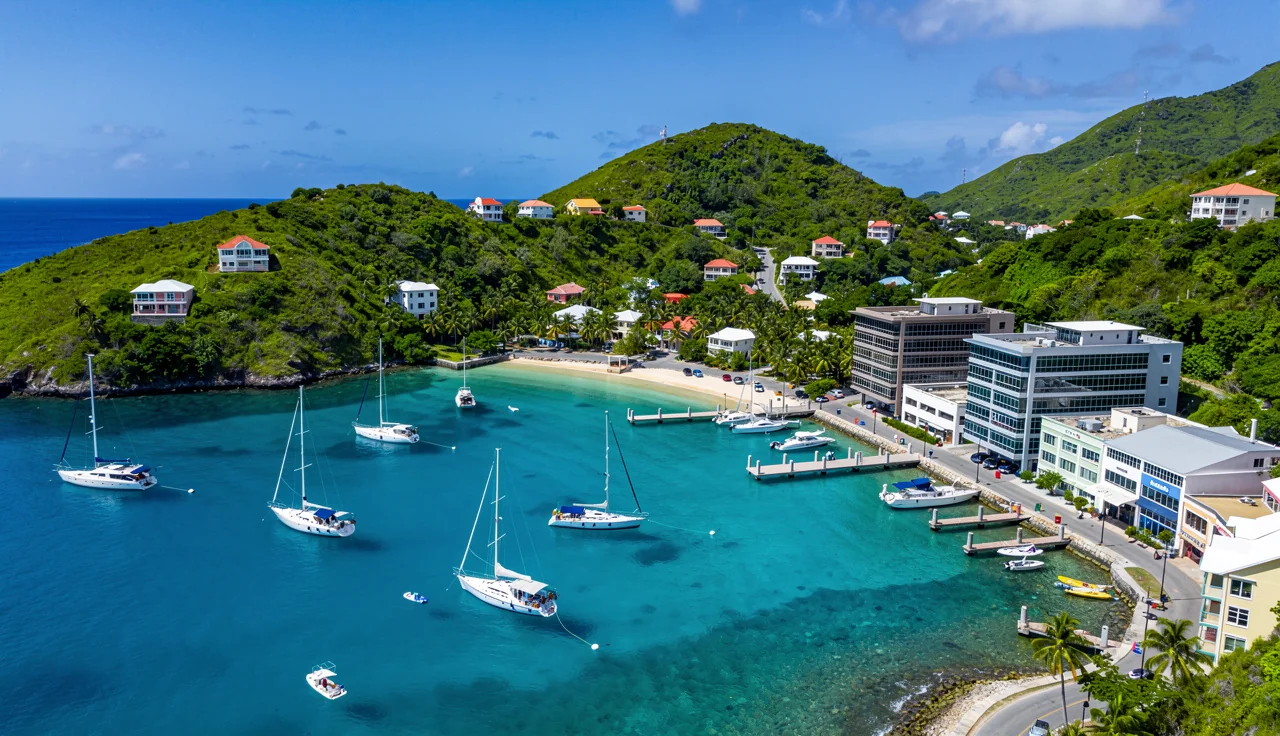 Port de Road Town à Tortola, Îles Vierges britanniques, illustrant la société offshore aux BVI